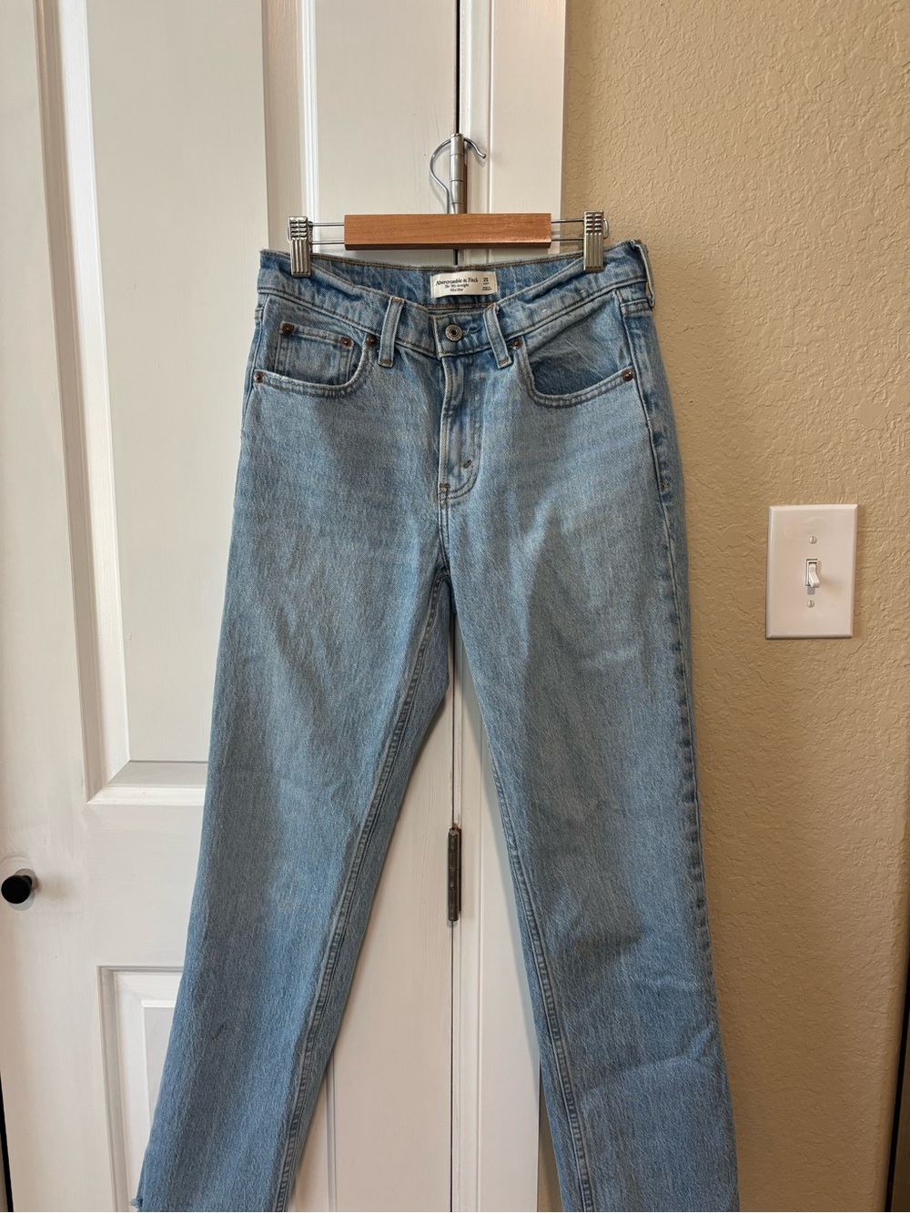 Abercrombie 90’s Straight Mid Rise Jeans
